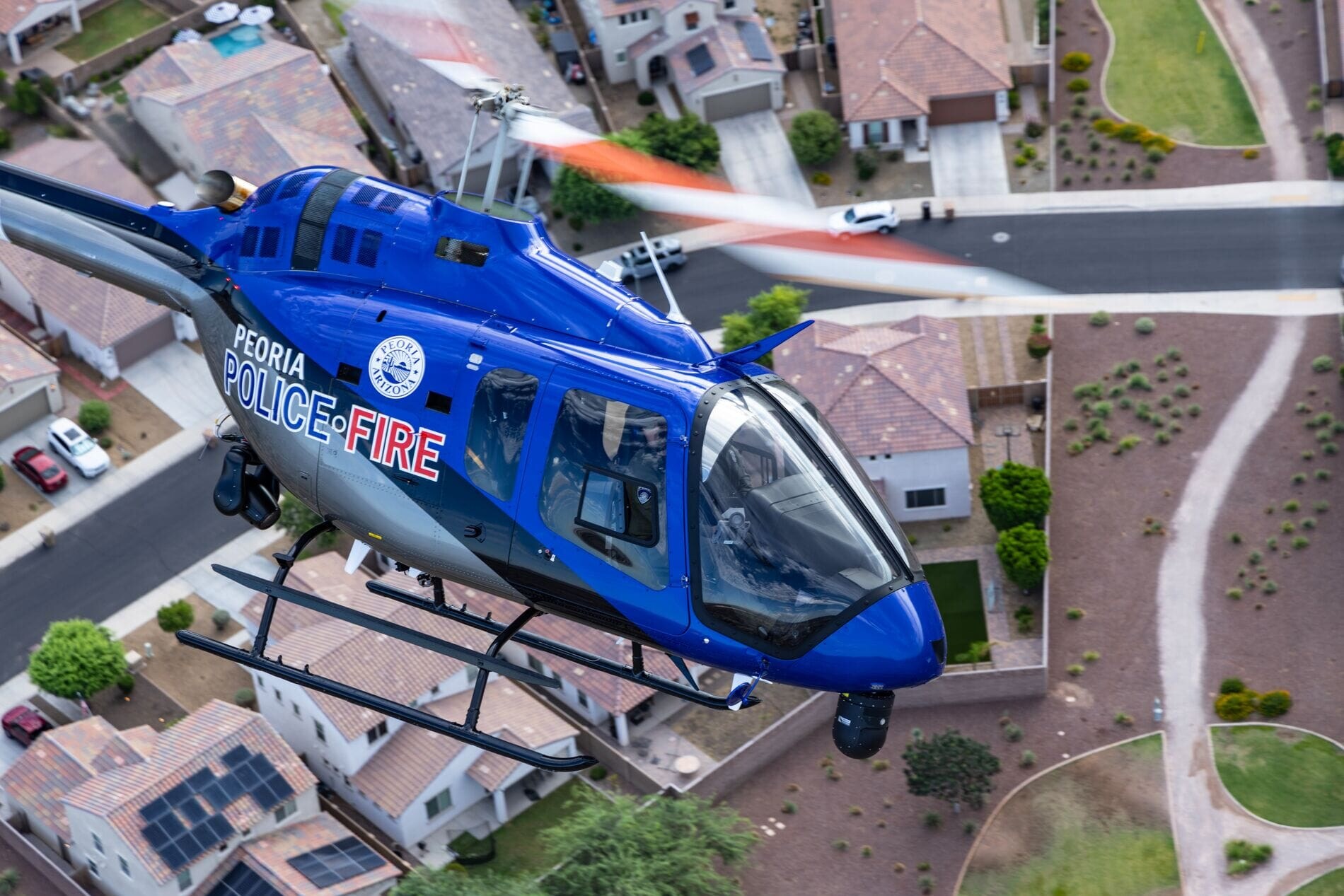 peoria-pd-bell-505-in-flight-over-neighborhood