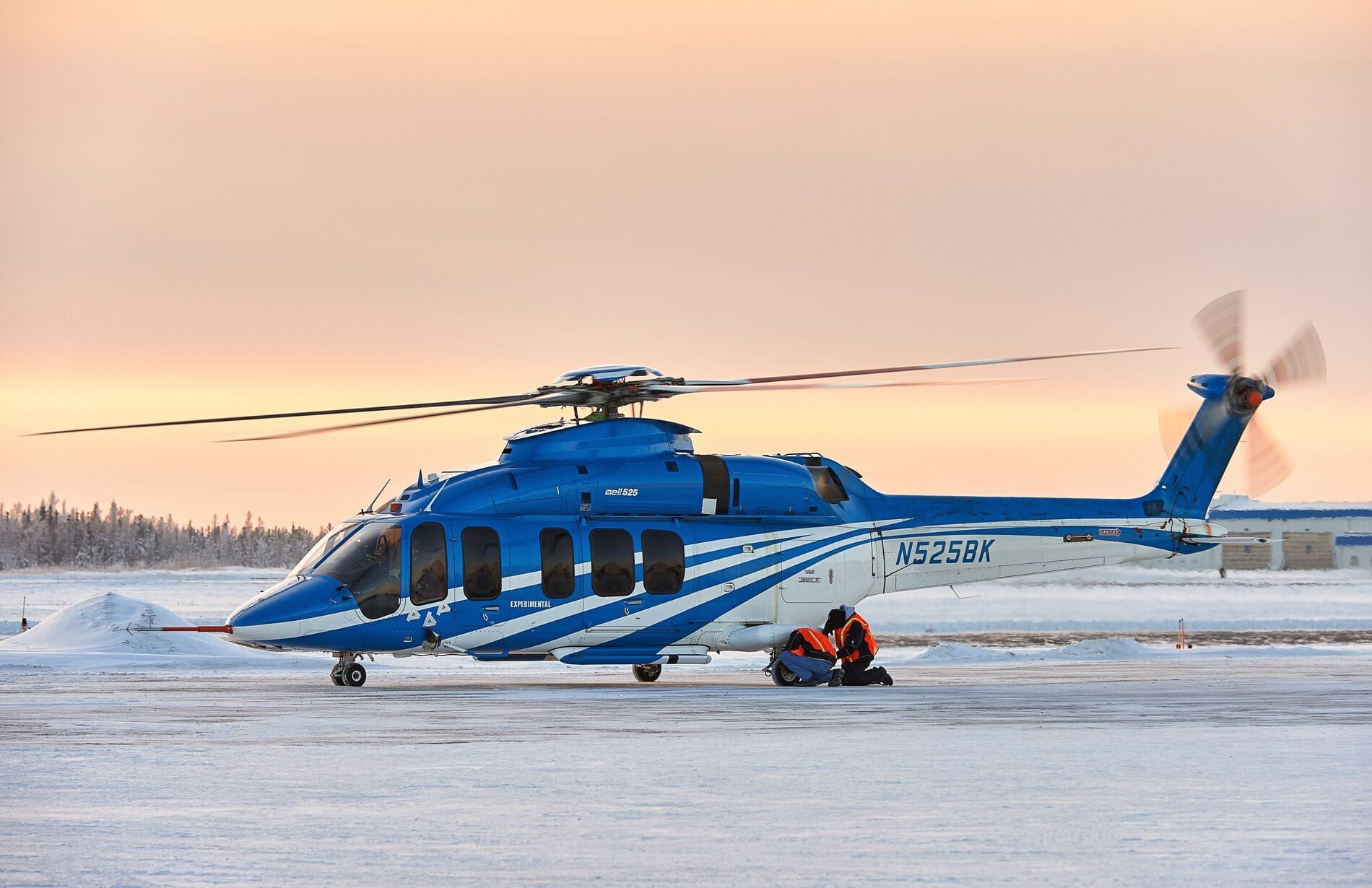 Bell 525 posé au coucher du soleil