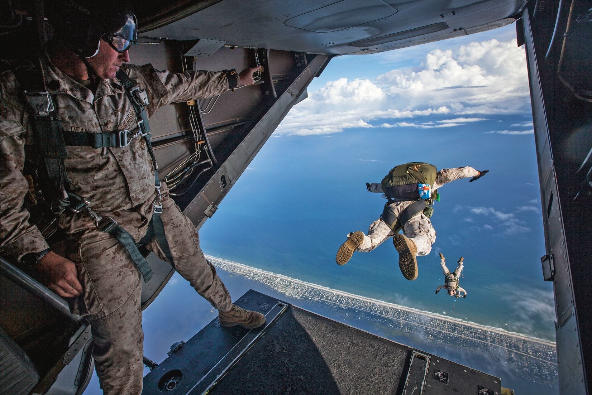 Web_Hero-04-APRIL_Sub2_MV-22_15146060681_3b81799721_o