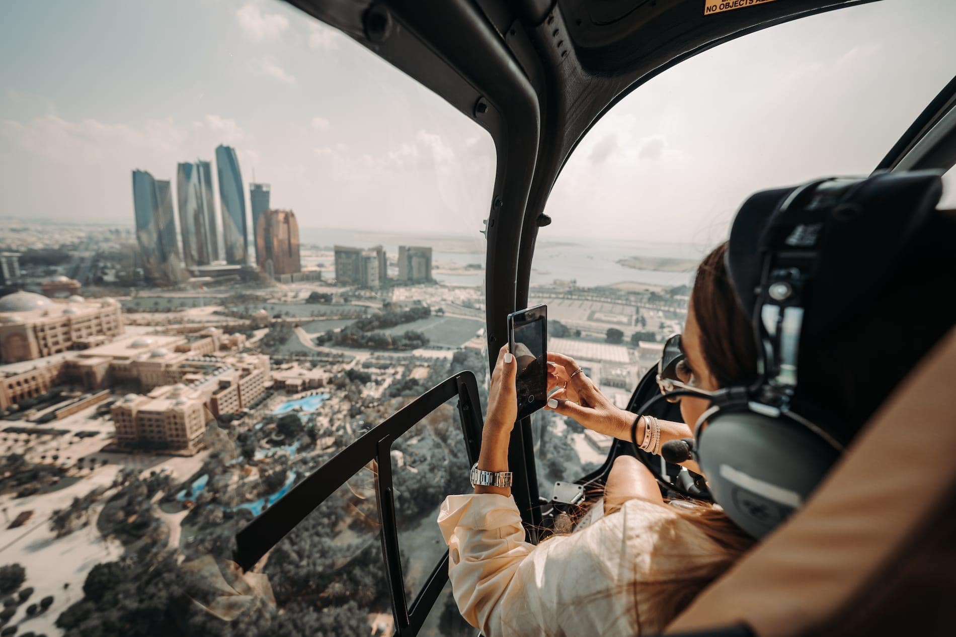Bell 505 Influenceur en vol à Dubaï